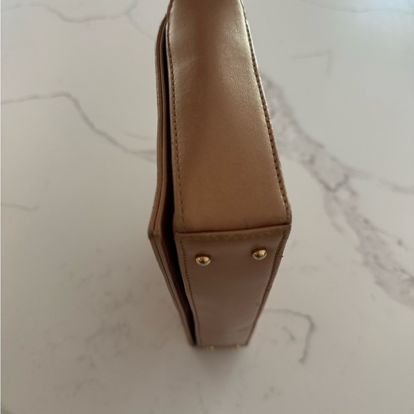 Authentic CHANEL - GOLD Chocolate Box adjustable bag/ clutch.- Collectable - Picture 6 of 9